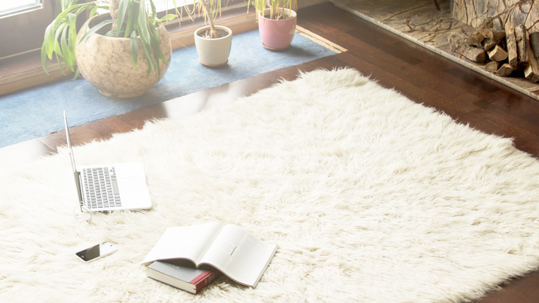 Saiba como lavar tapete felpudo